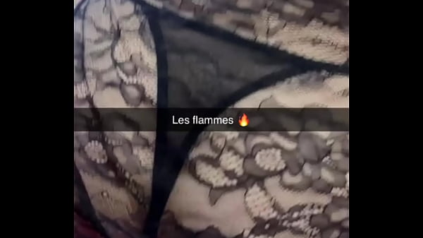 Elle m’a chauffé pendant que je bossais… j’ai pas résisté Fist