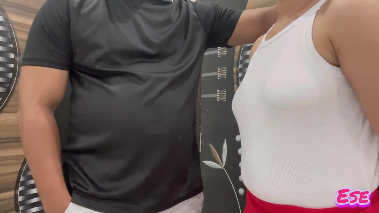 Papa ke Dost Ne Muje Ghar par Akela Dekh Pehle Seduce Kiya aur Piche Se Pakad kar Chod  Diya