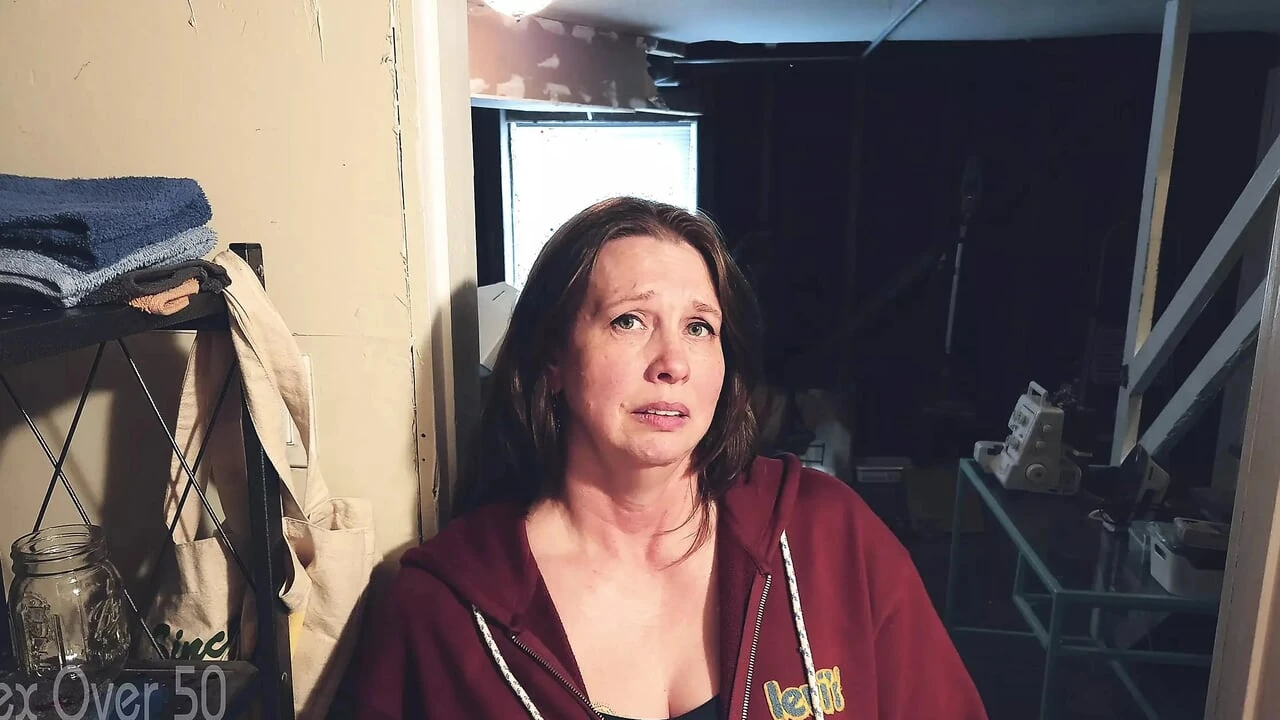 A Lonely MILF seduces a young man who rents her basement apartment. “The landlady” Episode 3