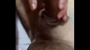 Amateur couple with her giving a blowjob until her mouth is full of cum.