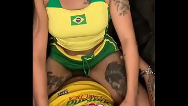 Brazilian hottie shows just how hot Brazilian women are.