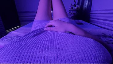 Colombian girl records herself masturbating and sends it to her teacher to pass the year