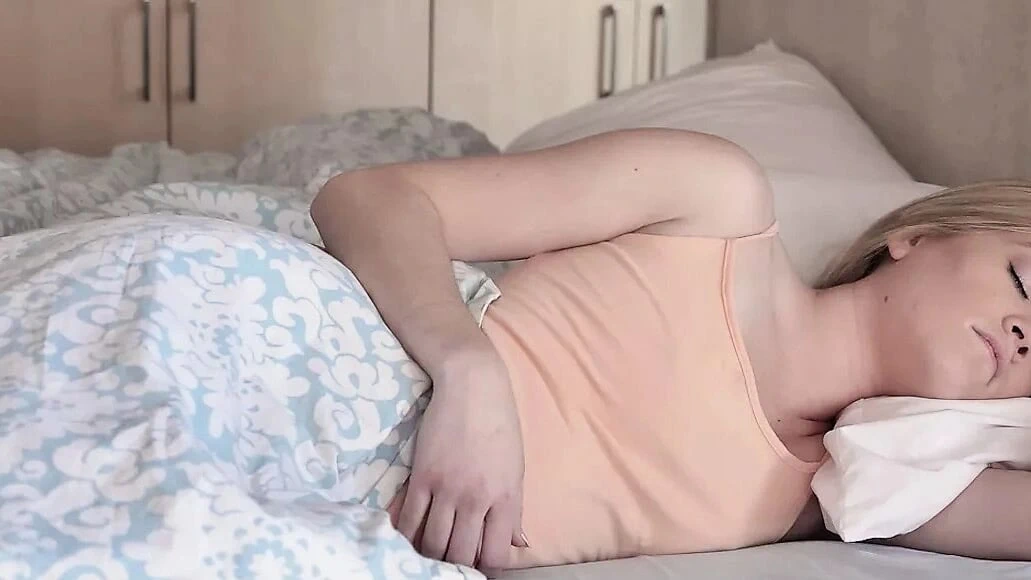 Dad Crush – Gorgeous Blonde Girl With Glasses Gets Her Pussy Fucked By Stepdaddy While Studying