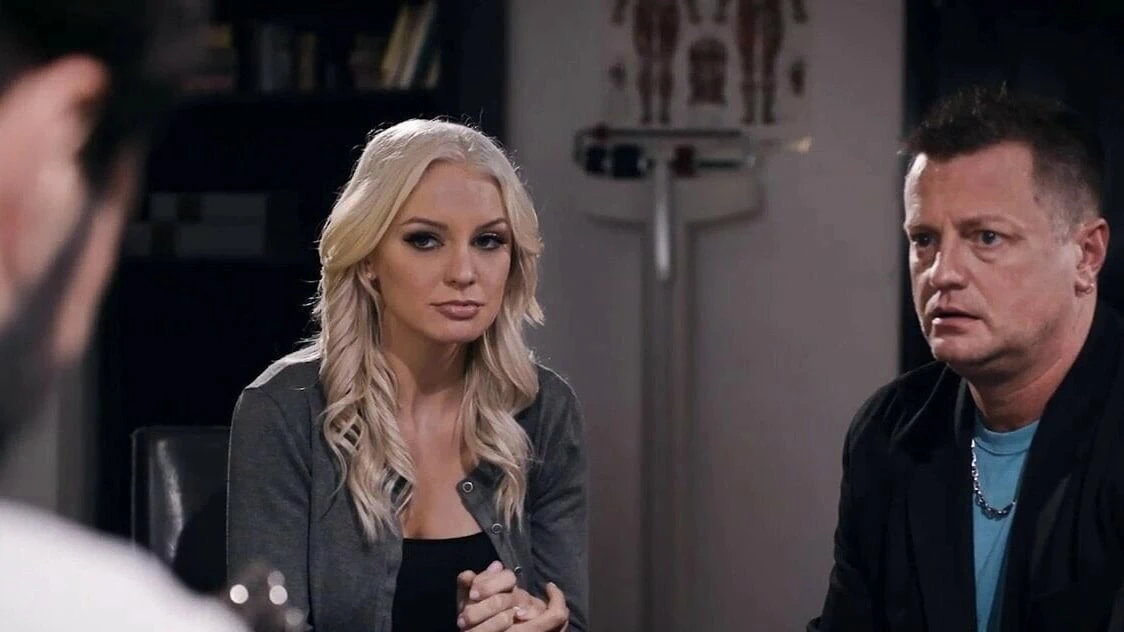 Doctor offers to impregnate wife of infertile couple