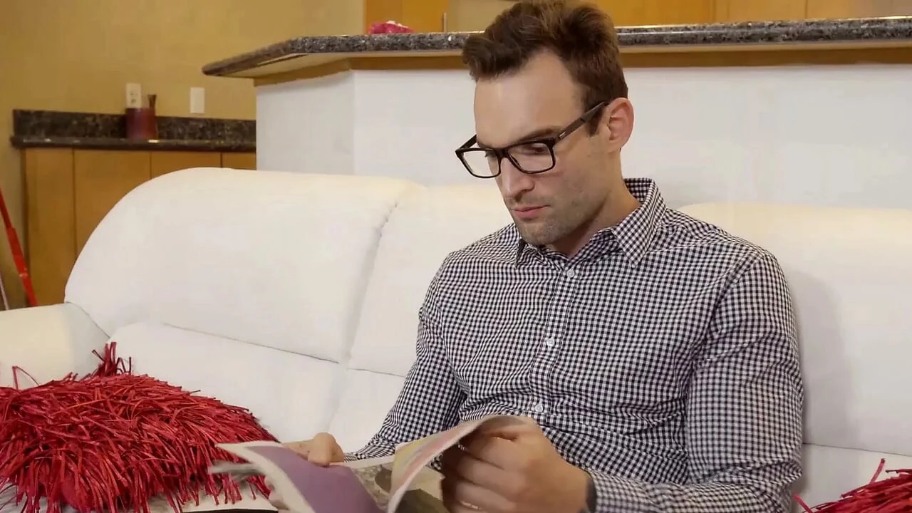 Focus on Alex Legend fucking his step daughter