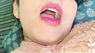 I gave complete satisfaction to my step sister’s pussy when she called me to romance in her bedroom.