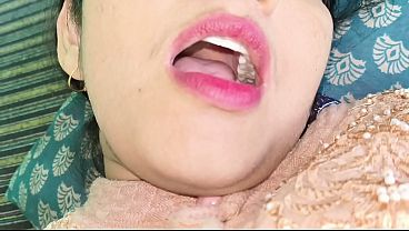 I gave complete satisfaction to my step sister’s pussy when she called me to romance in her bedroom.