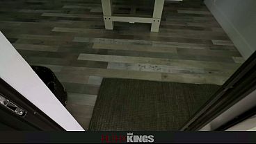 I Really Like To Spy On MILFs