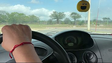 joven taxista tiene sexo caliente con gorda desconocida, termina pagando con una buena follada hasta terminar con todo su semen. SEXO REAL CASERO