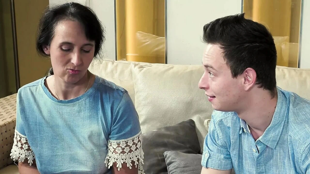 Mature maid gets fucked before cleaning the house