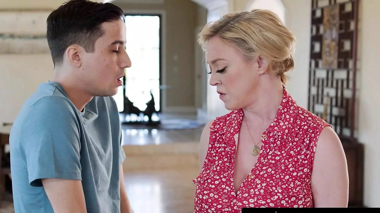 MOMMY’S BOY – Pervert Busty MILF Dee Williams Lets Her Stepson Hard Fuck Her To Boost His Confidence