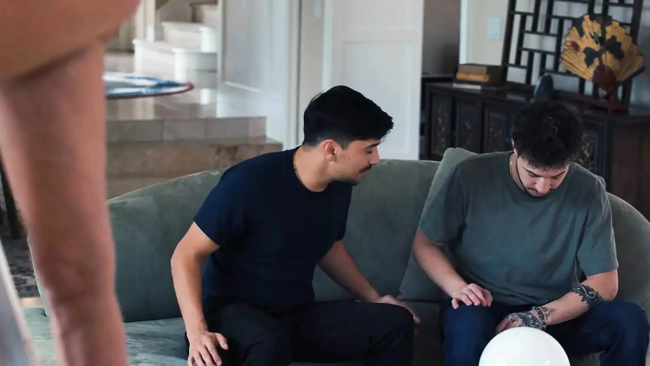 MOMMY’S BOY – Stacked MILF Pristine Edge Gets Banged By Pervert Voyeur Stepson & His Best Buddy