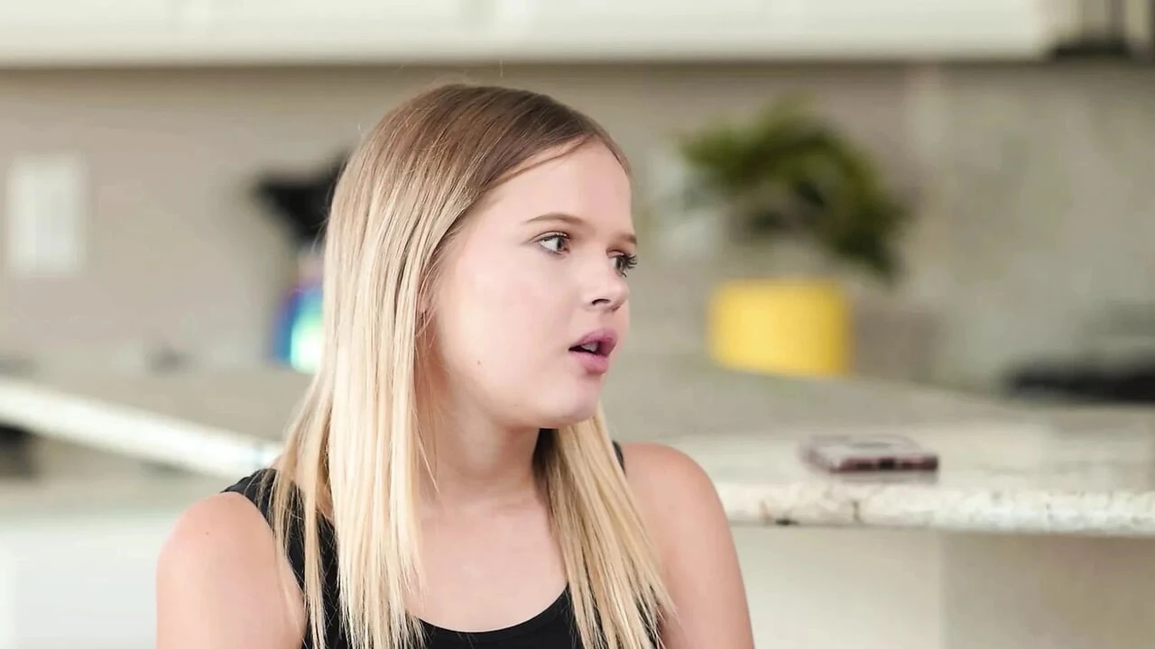 MOMMY’S GIRL – Kit Mercer Resolves Coco Lovelock’s Dentist Fear By Eating Her Pussy On Her New Couch