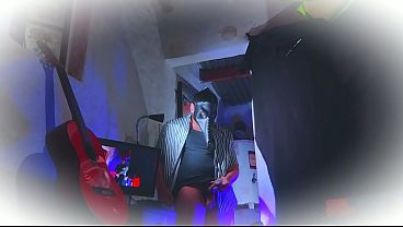 Morado – Cossplay de Doctor Antiguo vestido de Rayas – Sexy N1 – Frotando Guitarra Yamaha C80 por el Pene Grande