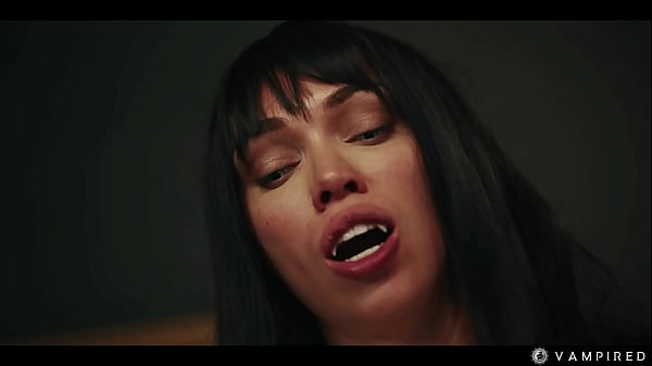 Octokuro Cosplays Vampirella – Horny Lesbian Vampire with Huge Tits Mesmerizes Sata Jones Into Hardcore Sex