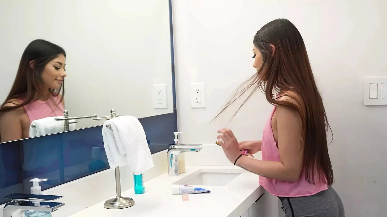 Older Stepdad Can’t Stop Fucking His Horny Teen Stepdaughter