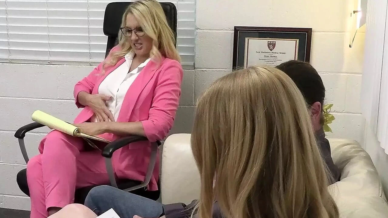 Petite Step-daughter Has A Crazy Secret Crush On Her Stepdad So They Have To Undergo Family Therapy