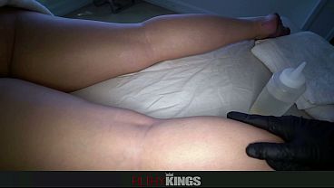 Rharri’s Massive Butt Gets Massaged