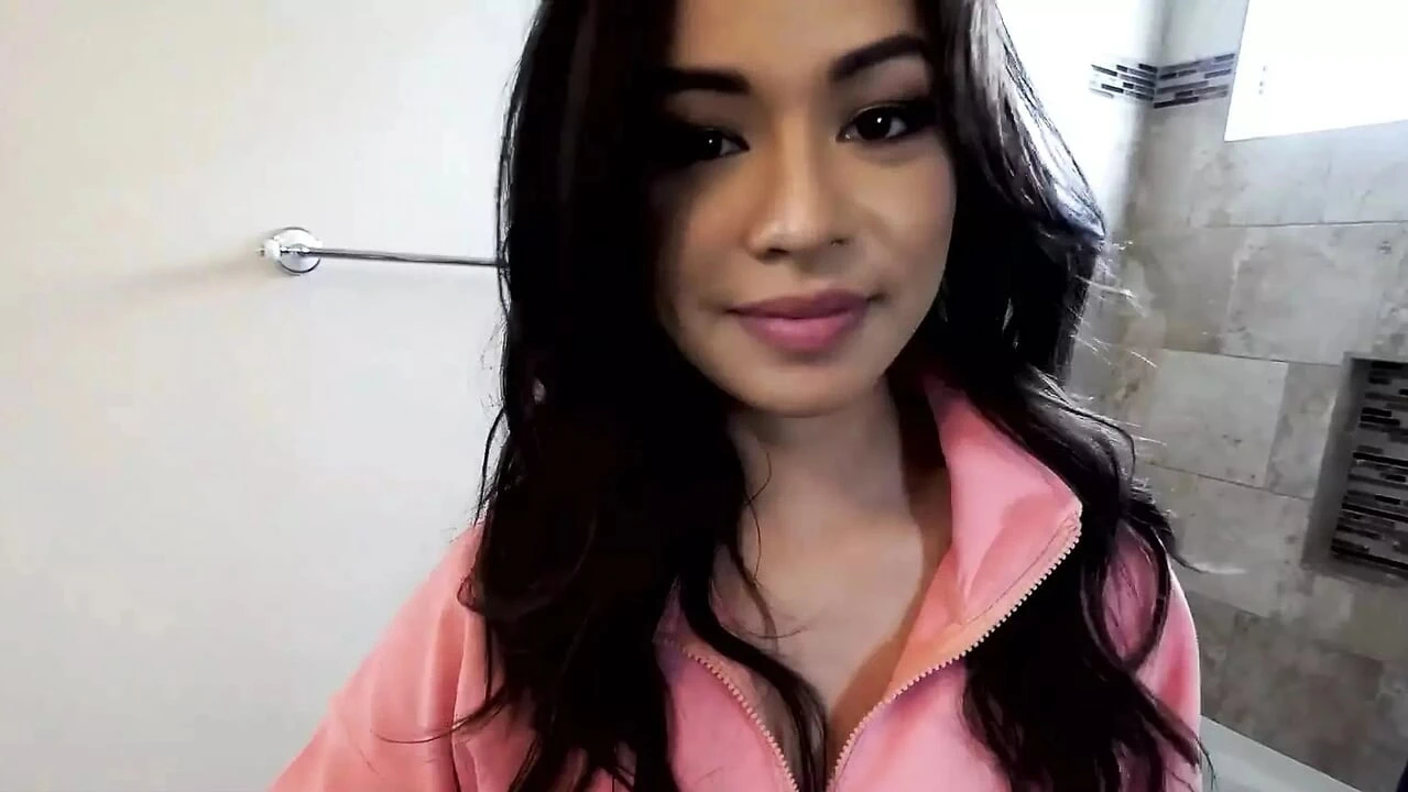 Step Bro Doesn’t Want To Be The Only Virgin In College Next Year, So He Asks His Stepsister For Help