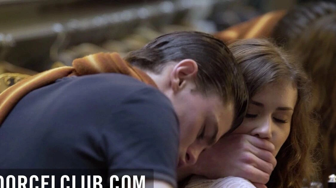 The first anal scene of Mina Sauvage