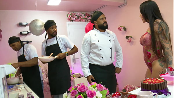 Trailer for the movie Strawberry of Love with Elisa Sanches, Laura Lins, Laura Fernandes