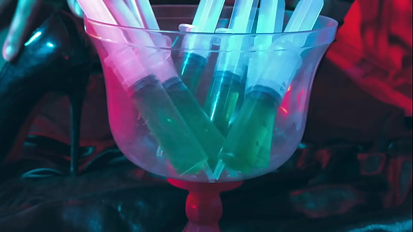 Morrigan and The Substance – Latex, Pantyhose stuffing and foot fetish