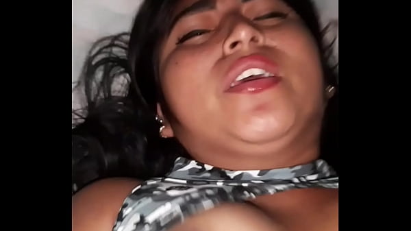 Mientras el cornudo trabaja es esposo de mi tía me pega una cojida