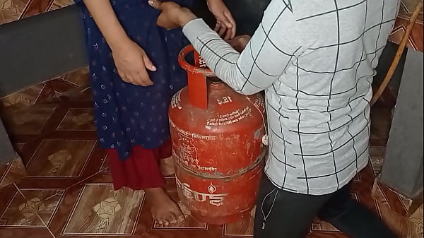 2023 new year, solved the problem of thirsty sister-in-law’s pussy along with gas cylinder, fucked in the kitchen