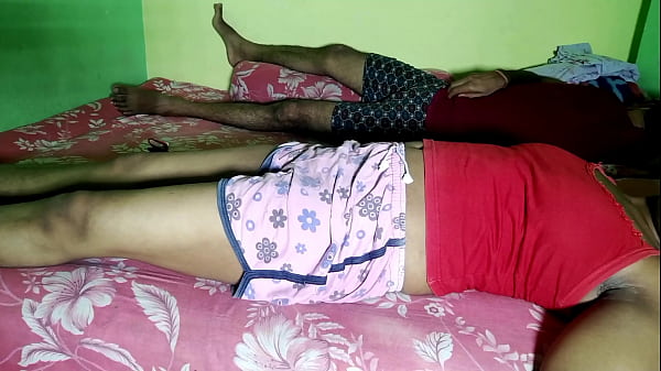 सौतेले भाई ने सौतेली बहन को चोदा जब वो रात को बेड शेयर किया