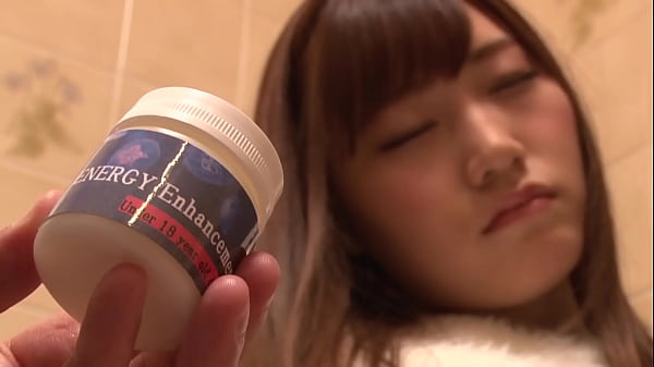 https://bit.ly/33OuhwK　泥酔して帰宅しトイレで眠っている間に媚薬を塗られ… 目を覚ますと身体が熱い！媚薬を塗られたとは知らない姉は戸惑いながらオナるが指じゃ足りずにチ○ポ求めて弟の部屋へ…